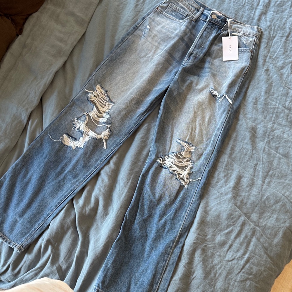 Cello Distressed Dad Jean